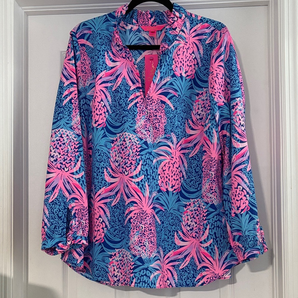 🆕 Lilly Pulitzer Vibrant Pink and Blue Pineapple Top